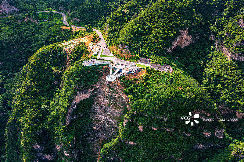 亚洲中国河南省焦作市修武县峰林峡玻璃观景台网红打卡地航拍视角图片素材