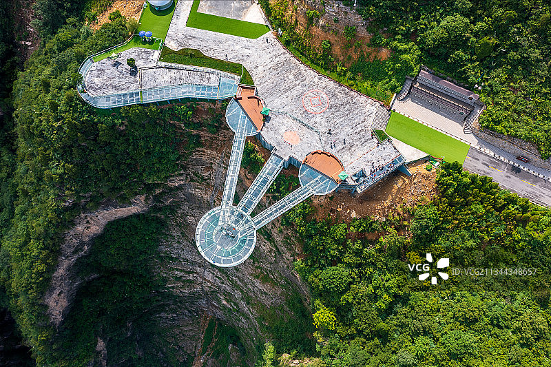 亚洲中国河南省焦作市修武县峰林峡玻璃观景台网红打卡地航拍视角图片素材