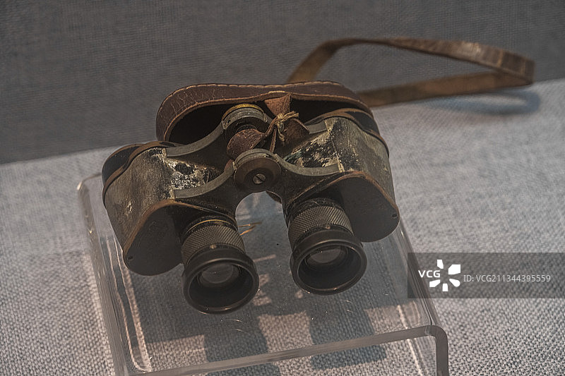 中国共产党，革命文物，解放军用过的望远镜，浙江省博物馆图片素材