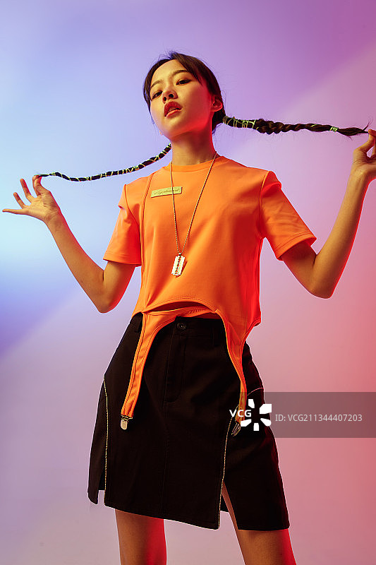 个性的年轻女孩图片素材