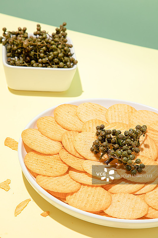 藤椒味薯片饼干薄脆图片素材