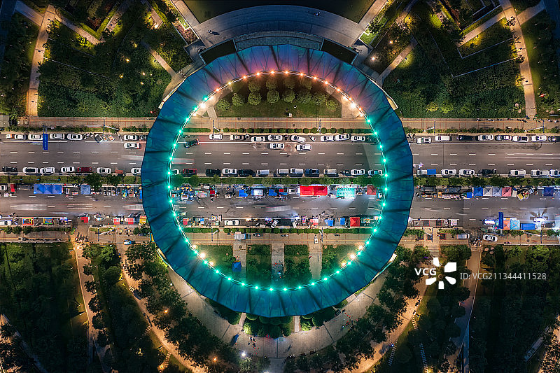 亚洲中国河南省郑州市新郑航空港区双鹤湖公园夜景航拍视角图片素材