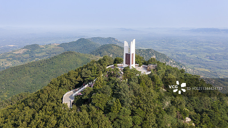 山东省临沂市蒙阴县垛庄孟良崮旅游区孟良崮战役纪念碑图片素材