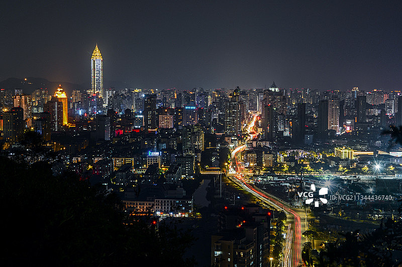 天际线——中国浙江温州杨府山 国贸 瓯江 夜景 车轨图片素材