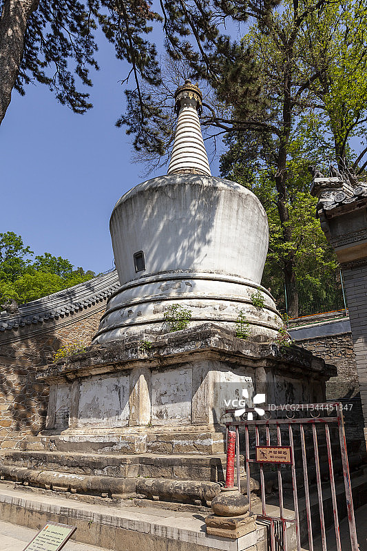 北京门头沟区潭柘寺-喇嘛塔图片素材