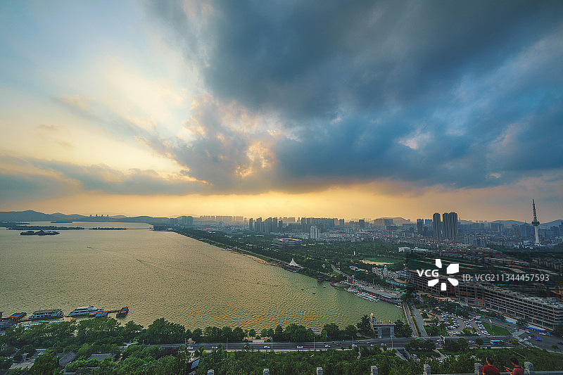 临近黄昏+江苏省徐州市泉山区云龙湖风景区图片素材