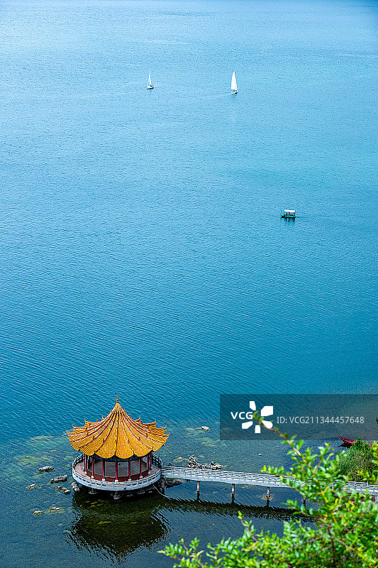 云南省玉溪市澄江市抚仙湖帆船图片素材