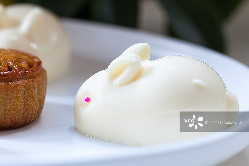 中秋月饼和玉兔的故事图片素材