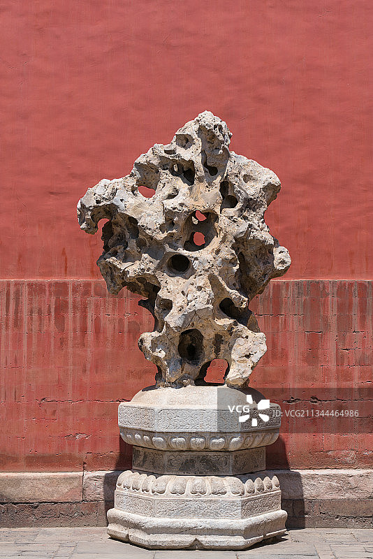 北京故宫紫禁城御花园中的奇石图片素材