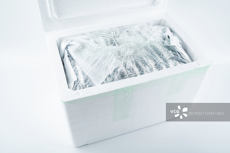 铝膜袋泡沫箱包装运输的海鲜图片素材