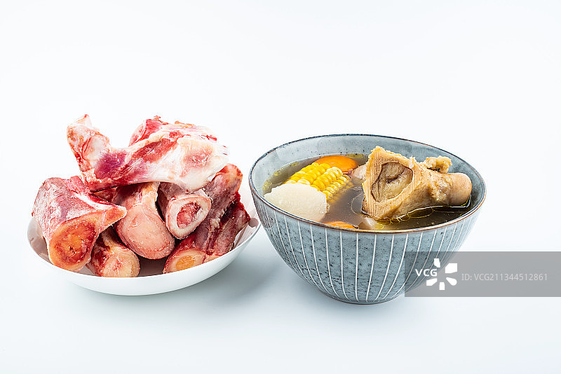 一碗营养美味的萝卜牦牛骨汤图片素材