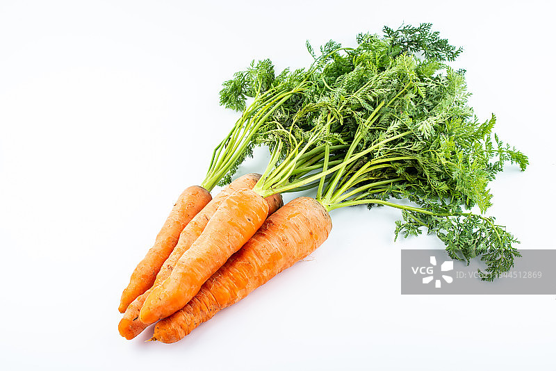 白背景上的新鲜胡萝卜图片素材