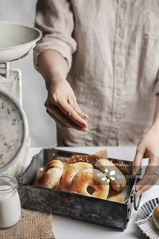 给贝果撒白芝麻图片素材