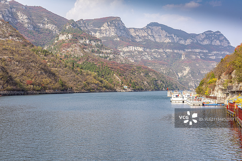 河南焦作博爱青天河风景区红旗水库秋色图片素材