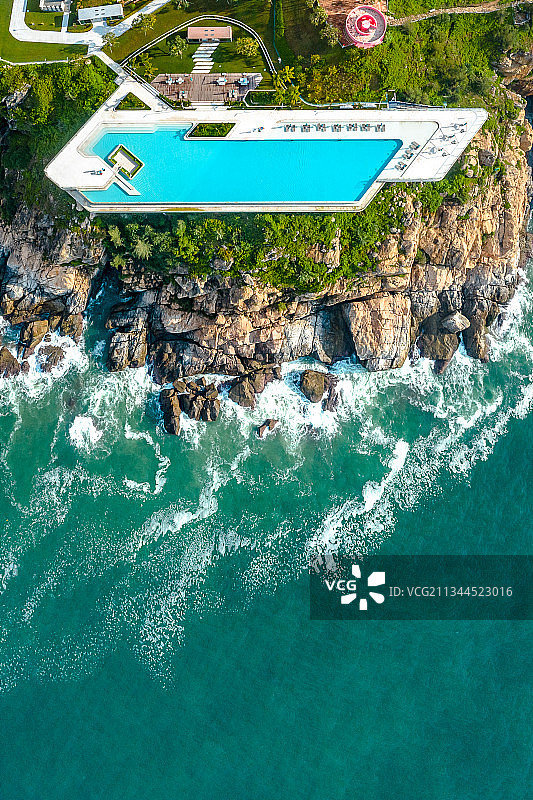 中国广东省阳江市海陵岛北洛秘境悬崖泳池图片素材