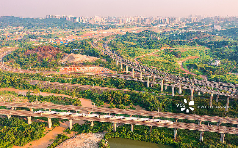 航拍动车铁路轨道图片素材