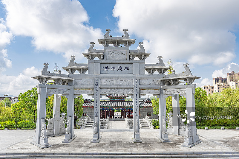 湖北麻城市孝感乡移民文化公园正门南门入口广场牌楼全景图片素材