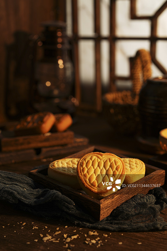 不同造型的传统糕点蛋糕小吃图片素材