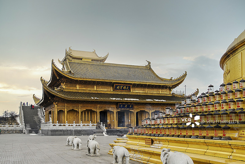 四川省乐山市峨眉山市，峨眉山，金顶，金佛，世界遗产，佛教名山图片素材