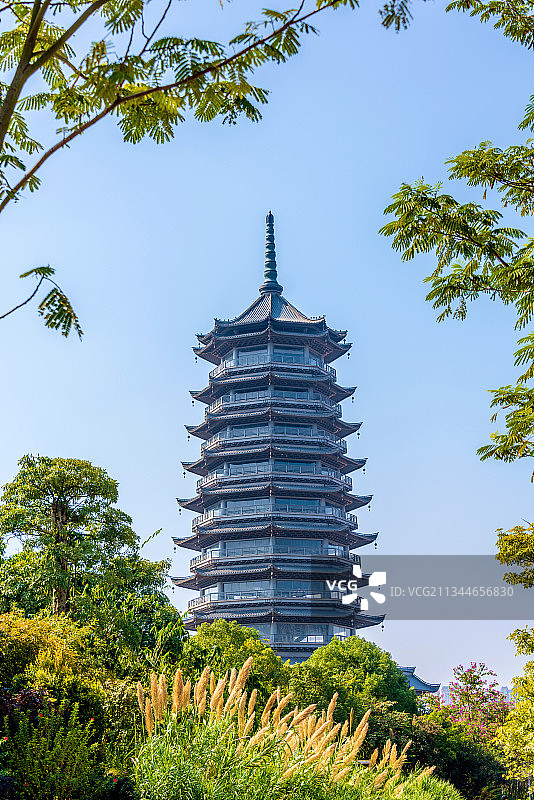 中国广西南宁五象湖公园五象塔图片素材
