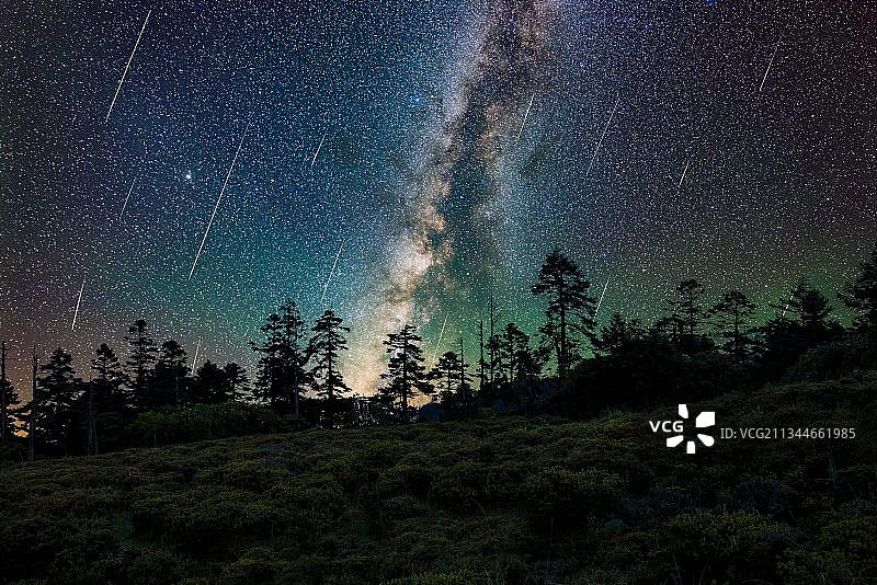 英仙座流星雨图片素材