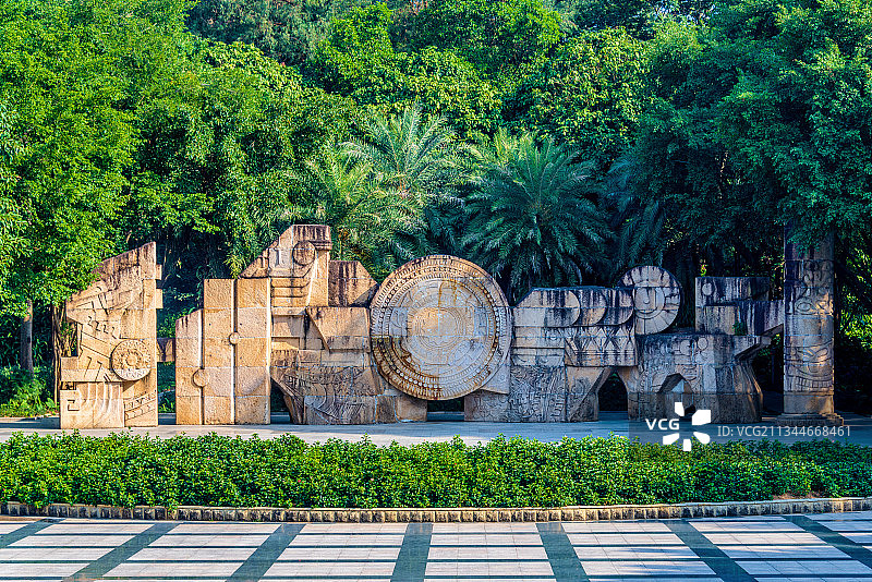 中国广西南宁青秀山风景区铜鼓音乐台图片素材