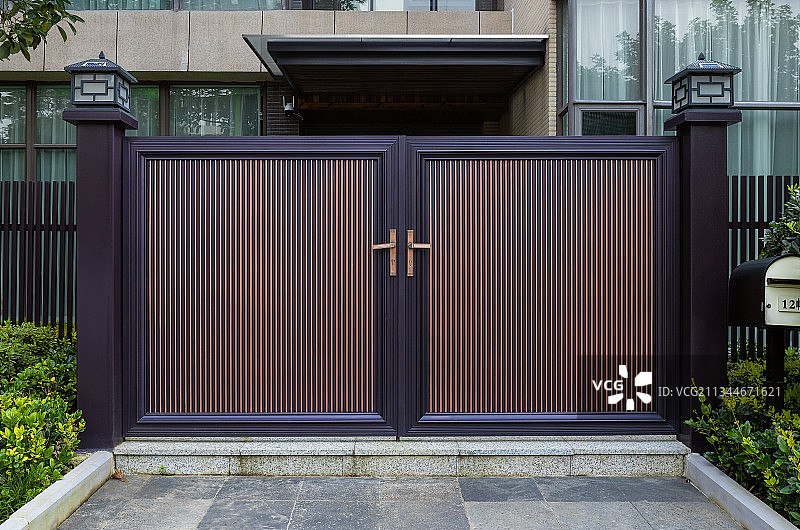 现代别墅中式大门图片素材