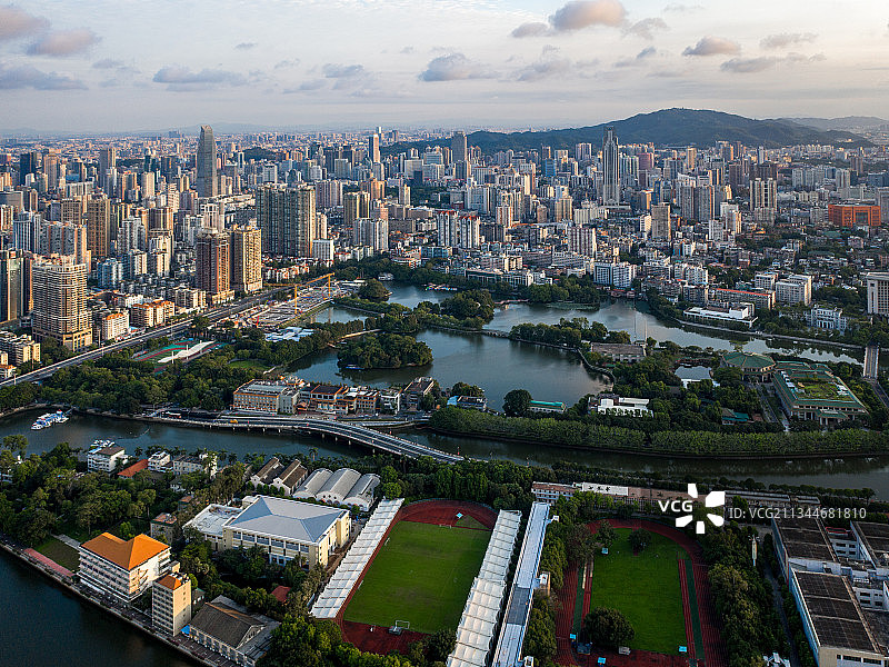 航拍东山湖视角的广州越秀区清晨全貌图片素材