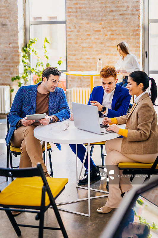 商业人士一起工作图片素材