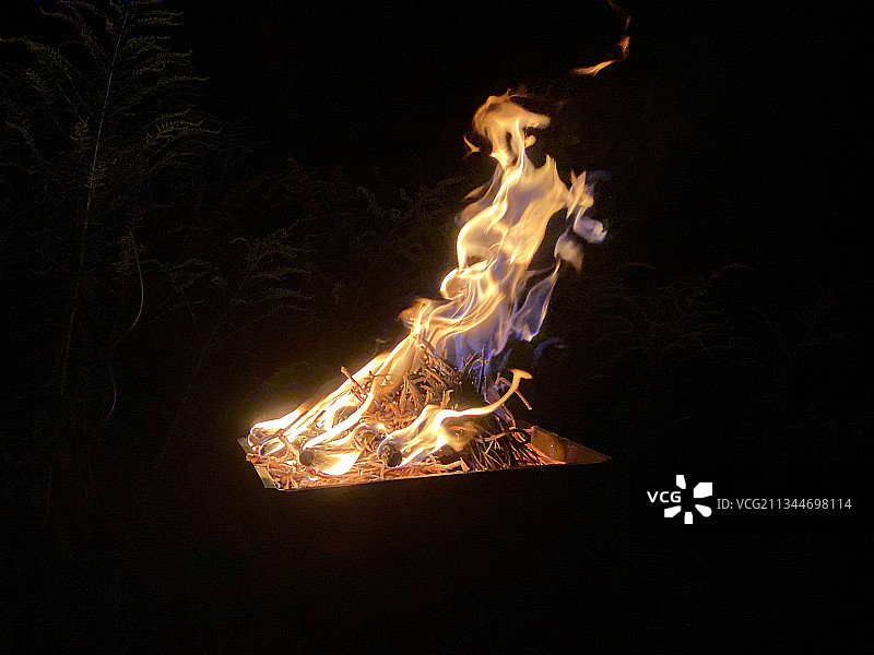 夜晚篝火特写图片素材