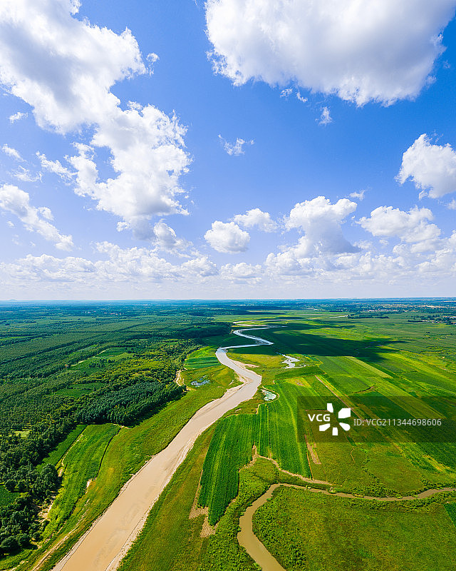 辽宁省阜新市彰武县柳河风光（竖版）图片素材