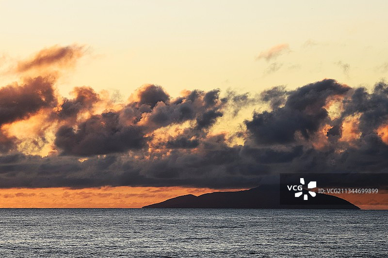 巴西圣保罗卡拉瓜塔图巴日落时分的海景图片素材