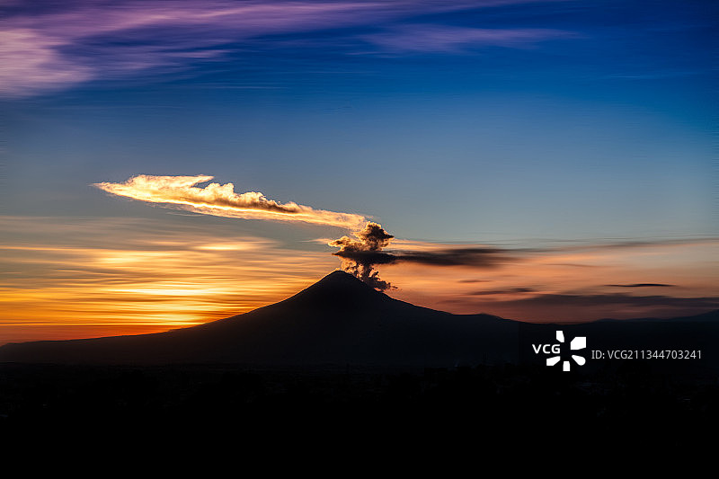 墨西哥日落时分山脉剪影图片素材