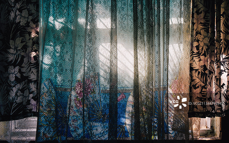 俄罗斯家中悬挂的窗帘特写图片素材