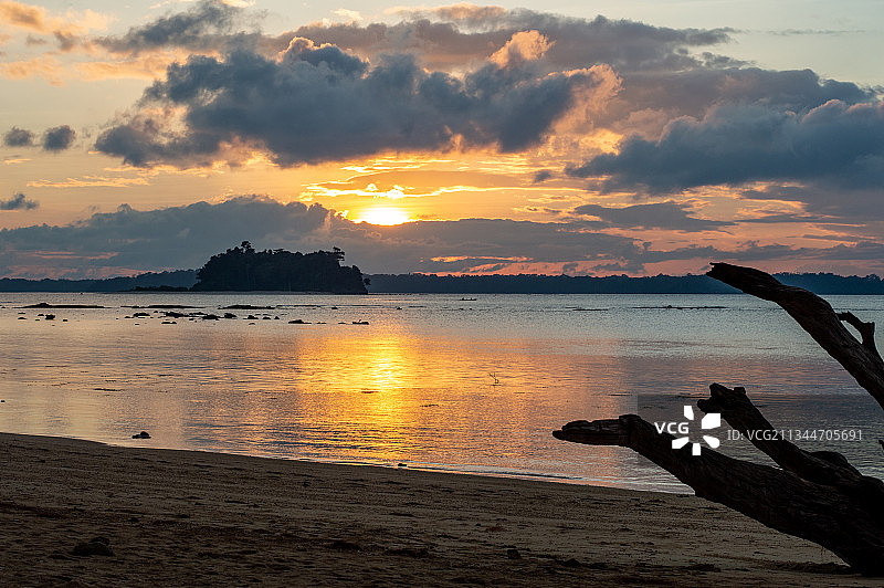 印度安达曼和尼科巴群岛日落时分的海景图片素材