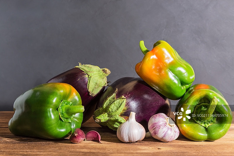 桌子上蔬菜的特写图片素材