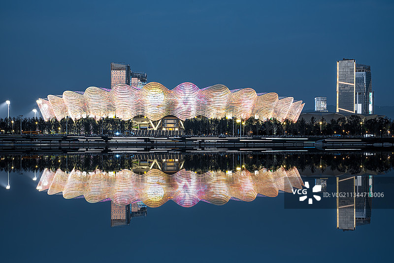 西安奥体中心夜景图片素材