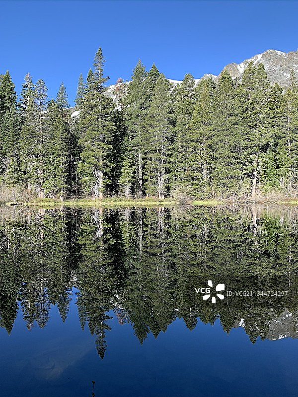 美国加州塔拉克山湖泊风光图片素材