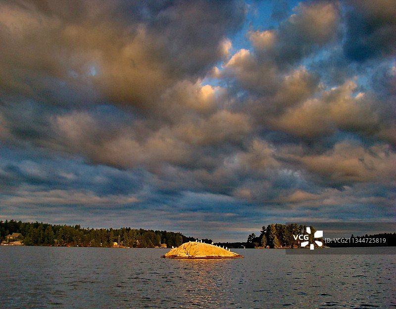 加拿Stony湖的壮丽景色图片素材