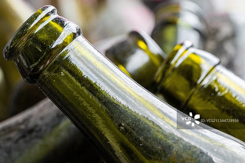 荷兰代尔登啤酒瓶特写图片素材