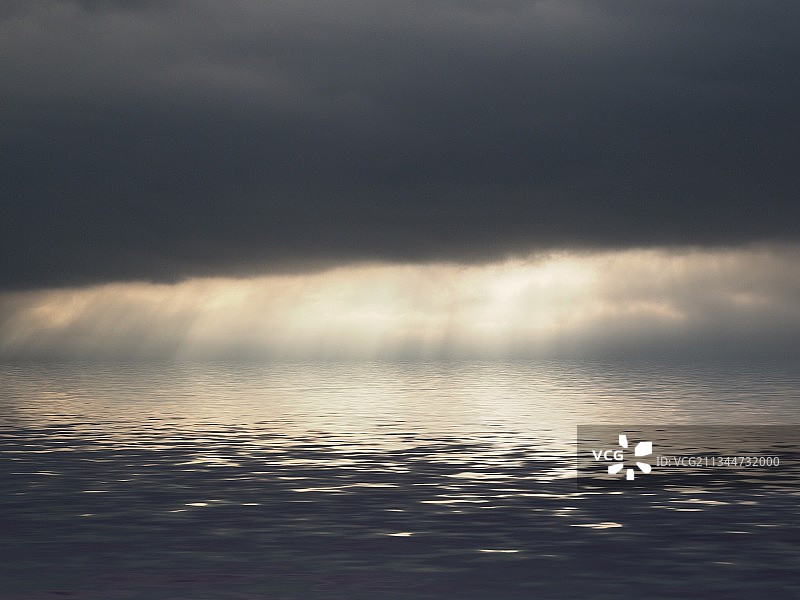 风暴云下的海景图片素材