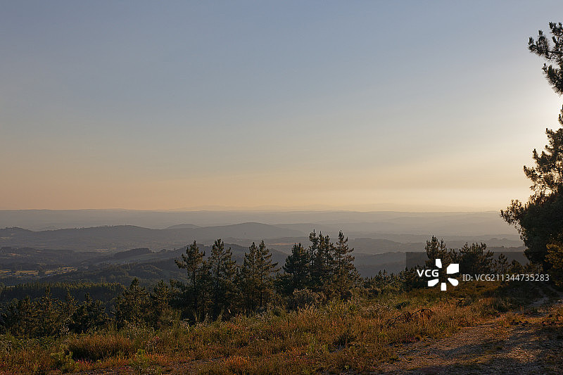 西班牙卢戈日落时分的风景图片素材