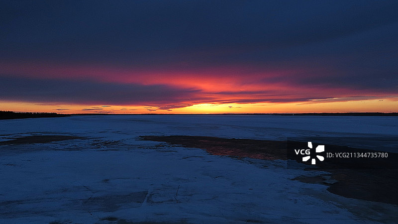 加拿大西北地区马更些河日落海景图片素材