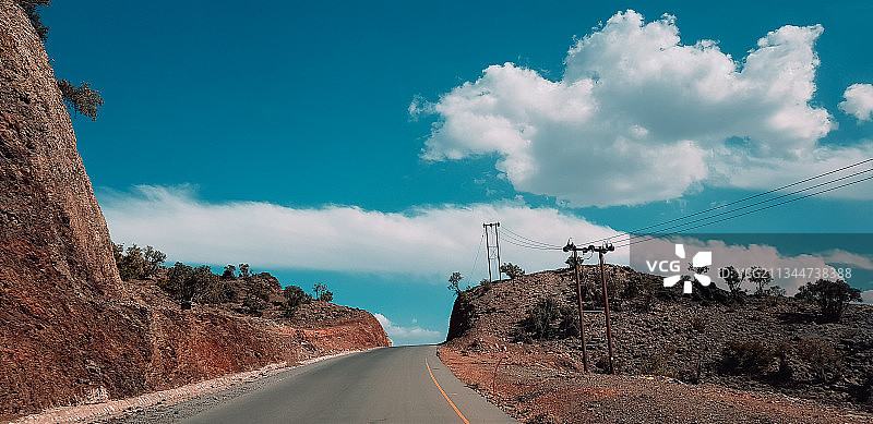 通往群山的空旷道路，阿曼图片素材