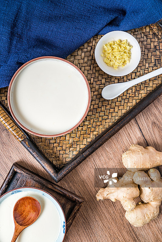 传统广东粤式甜品姜撞奶图片素材