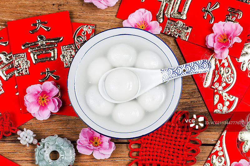 中国传统节日-元宵吃汤圆图片素材