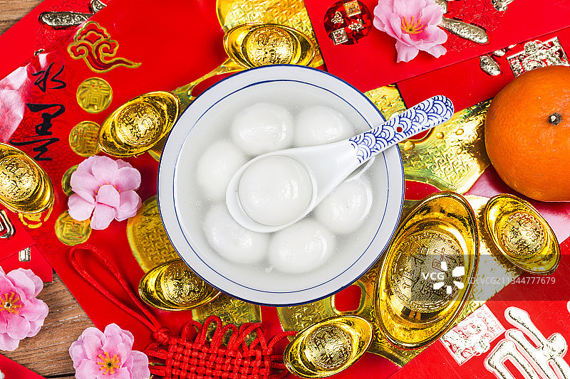 中国传统节日-元宵吃汤圆图片素材