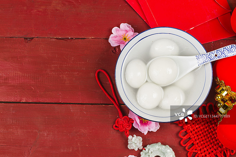 中国传统节日-元宵吃汤圆图片素材