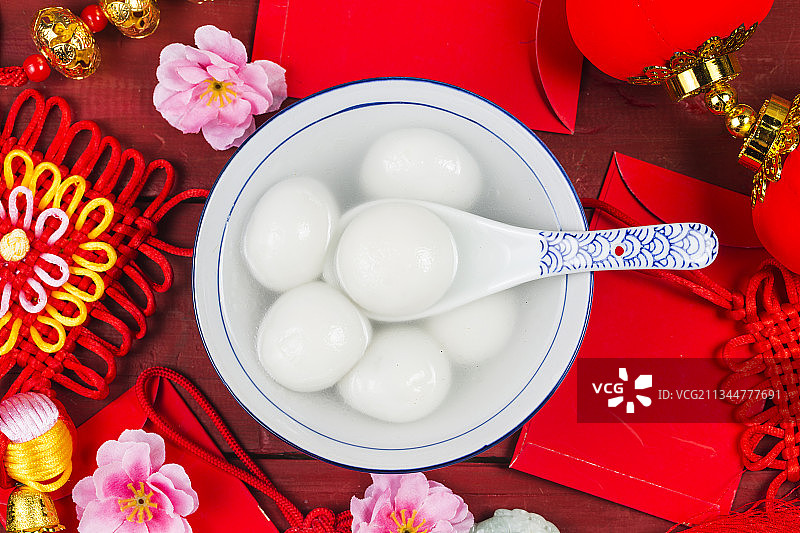 中国传统节日-元宵吃汤圆图片素材