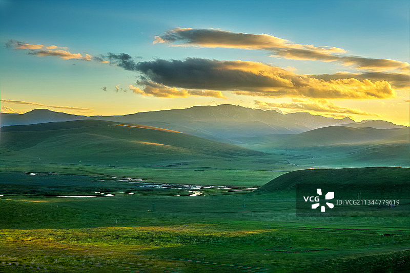 暮色草原图片素材